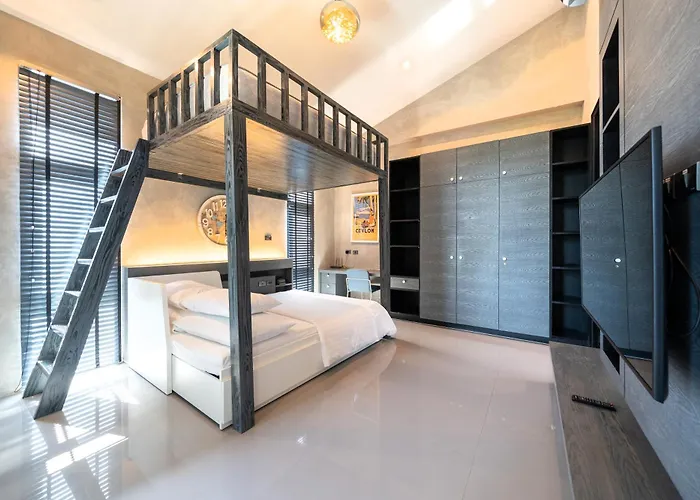 Villa Lami - Luxury 3-Bedroom Modern Villa In Phuket With Private Pool, Gym & Sauna